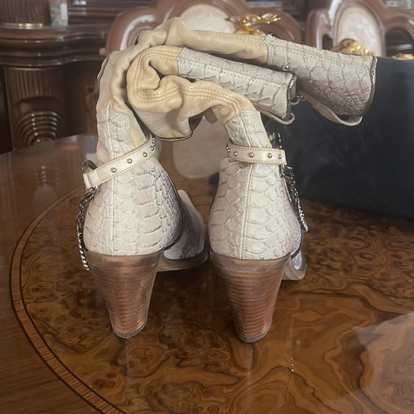 - Steve Madden boots - Picture 4 of 7